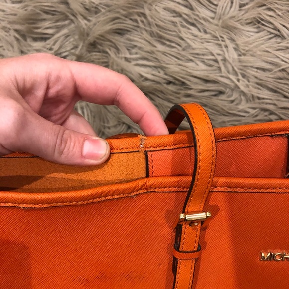 Michael Kors Jet Set Handbag - Picture 3 of 4